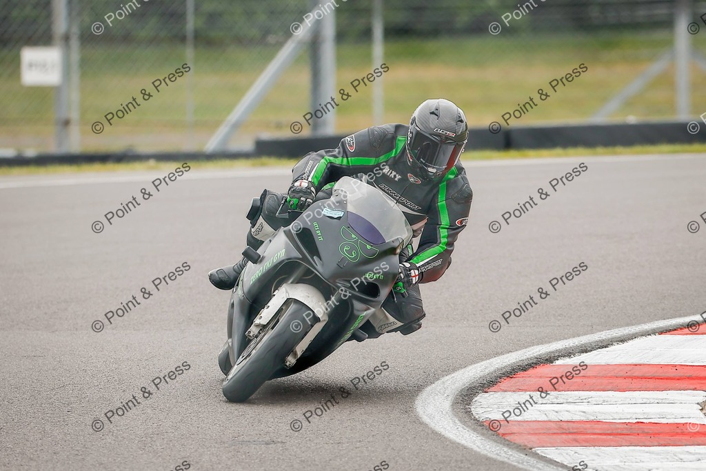 Zero Fks Gvn - Wet Entry